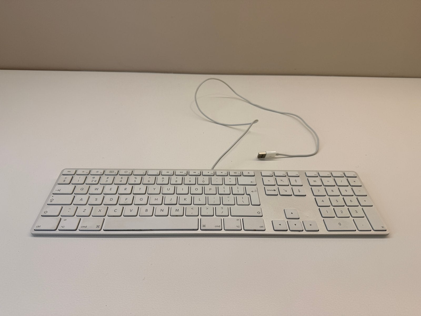 Apple bedraad toetsenbord met numpad, Computers en Software, Gebruikt, Ophalen of Verzenden, Qwerty, Numeriek gedeelte