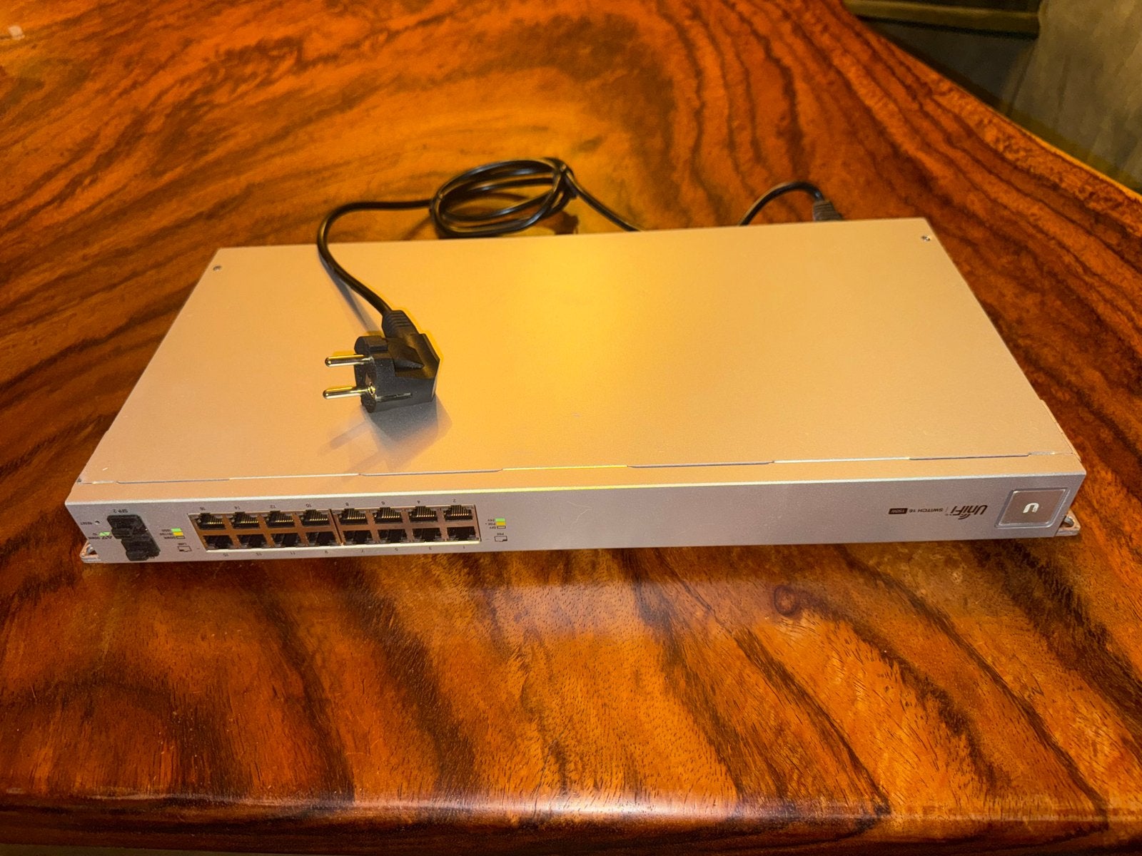 Ubiquiti UniFi Switch 16 PoE 150W (Gen 1), Computers en Software, Ophalen of Verzenden, Gebruikt