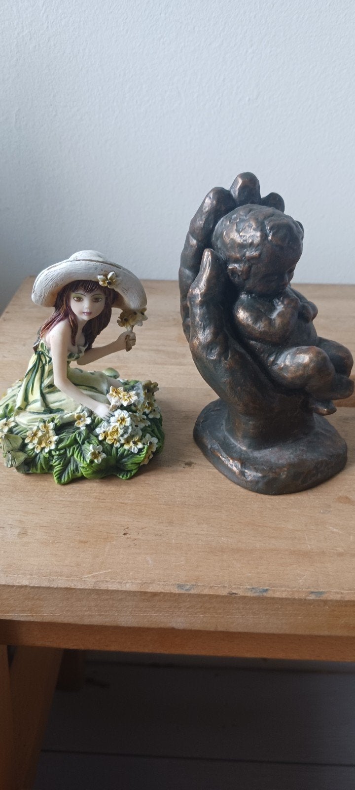 Beeldje van baby in hand en elfje van Original Fairy Land, Verzamelen, Ophalen of Verzenden, Gebruikt, Fantasy