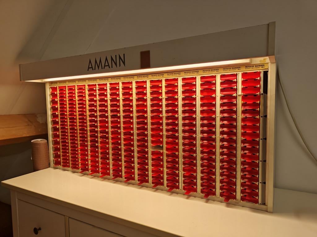 Vintage AMANN Naaigaren Display, Ophalen, Gebruikt, Garen of Naald(en)