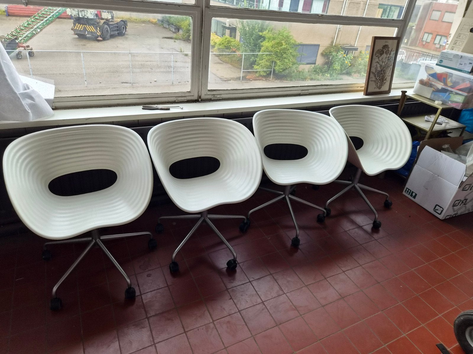 Set van 4 Vitra Tom Vac stoelen met wielen - Ron Arad, Gebruikt, Wit, Ophalen of Verzenden, Vier