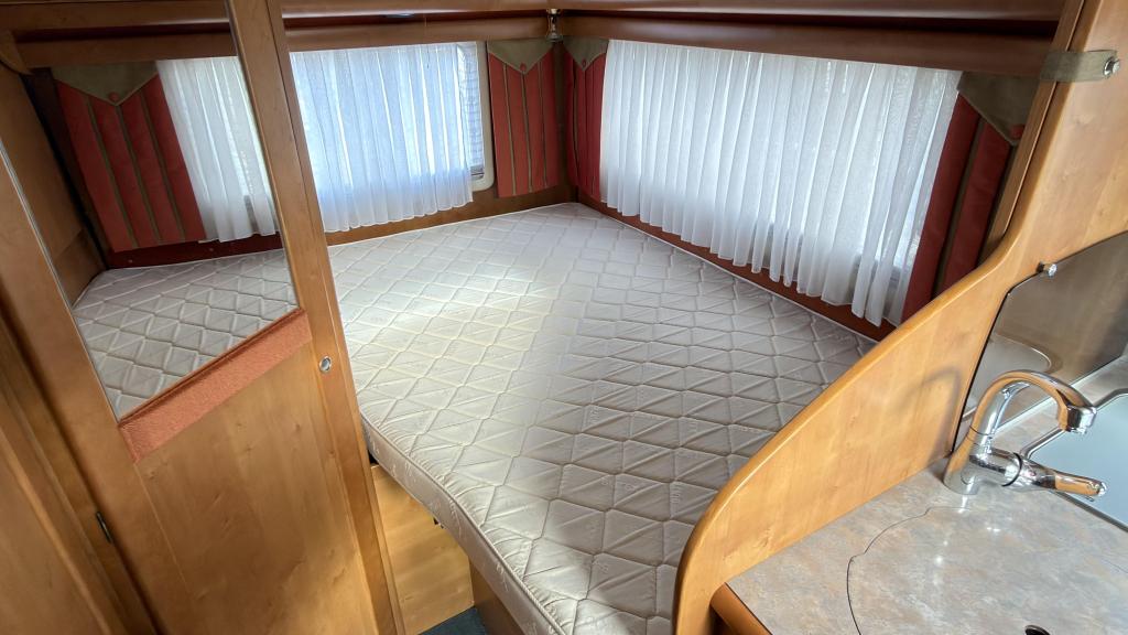 Mooi Met Fransbed De Rapido Le Randonneur 986F '2006 84dkm, Caravans en Kamperen, Integraal, Ringverwarming, Reservewiel, Fiat