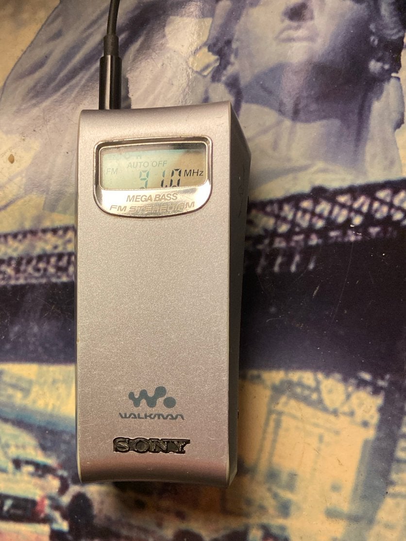 Sony met FM-radio en Mega Bass, Ophalen of Verzenden, Zo goed als nieuw