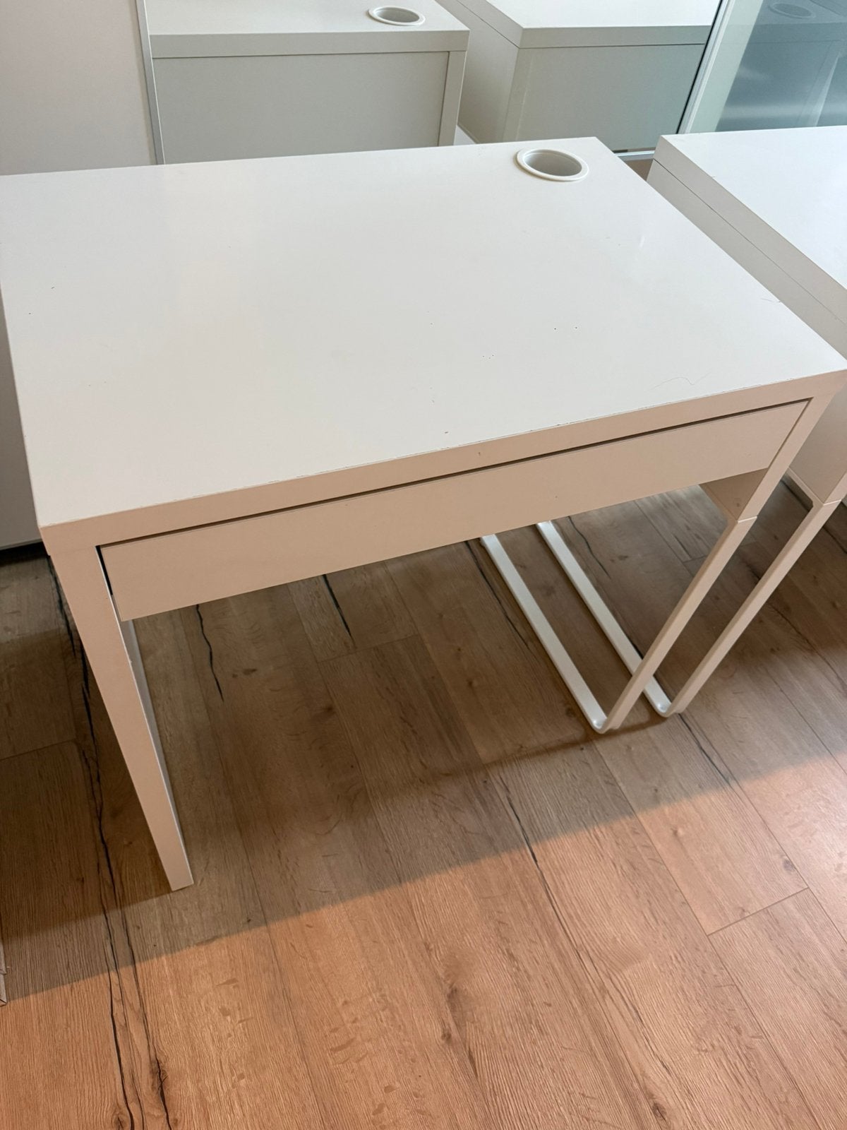 Micke bureau IKEA wit, 2 stuks, Ophalen, Gebruikt, Met lades, IKEA