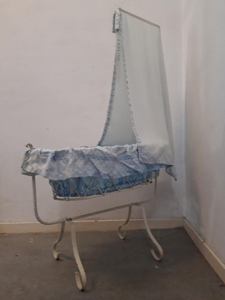 Brocante poppenwieg incl originele bekleding, Antiek en Kunst, Ophalen