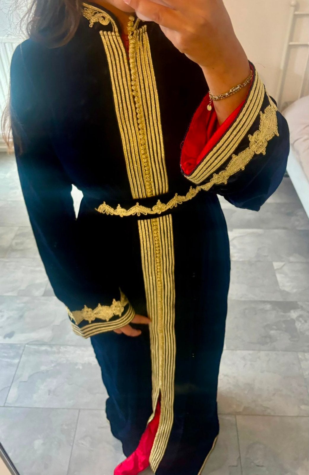 Prachtige donkerblauwe fluwelen kaftan met rode voering, Kleding | Dames, Gelegenheidskleding, Ophalen of Verzenden