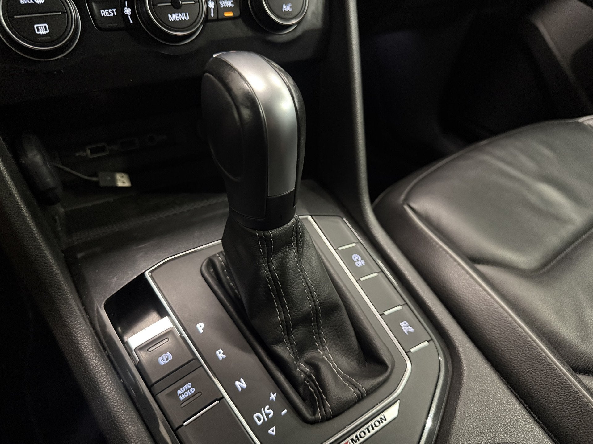 Foto 18 van Volkswagen Tiguan 2.0 TSI 4Motion 3x R-Line BLACK PANO/VOL-L