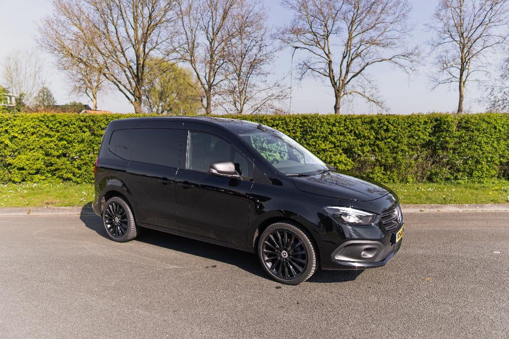 Mercedes-Benz Citan 112CDI 116pk L1 Aut 2023 Zwart/Zwart, Stof, 4 cilinders, 116 pk, Zwart