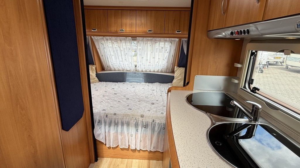 Hobby De luxe Easy 440 SF bj 2005 met voortent en luifel, Caravans en Kamperen, Caravans, Hobby, Bedrijf, Treinzit, 4 tot 5 meter