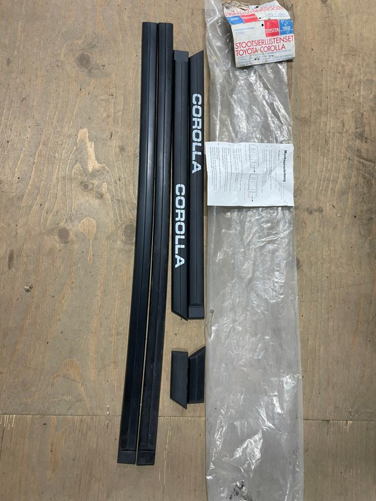 Toyota corolla e8 sedan/liftback stootlijsten set, Ophalen of Verzenden, Nieuw
