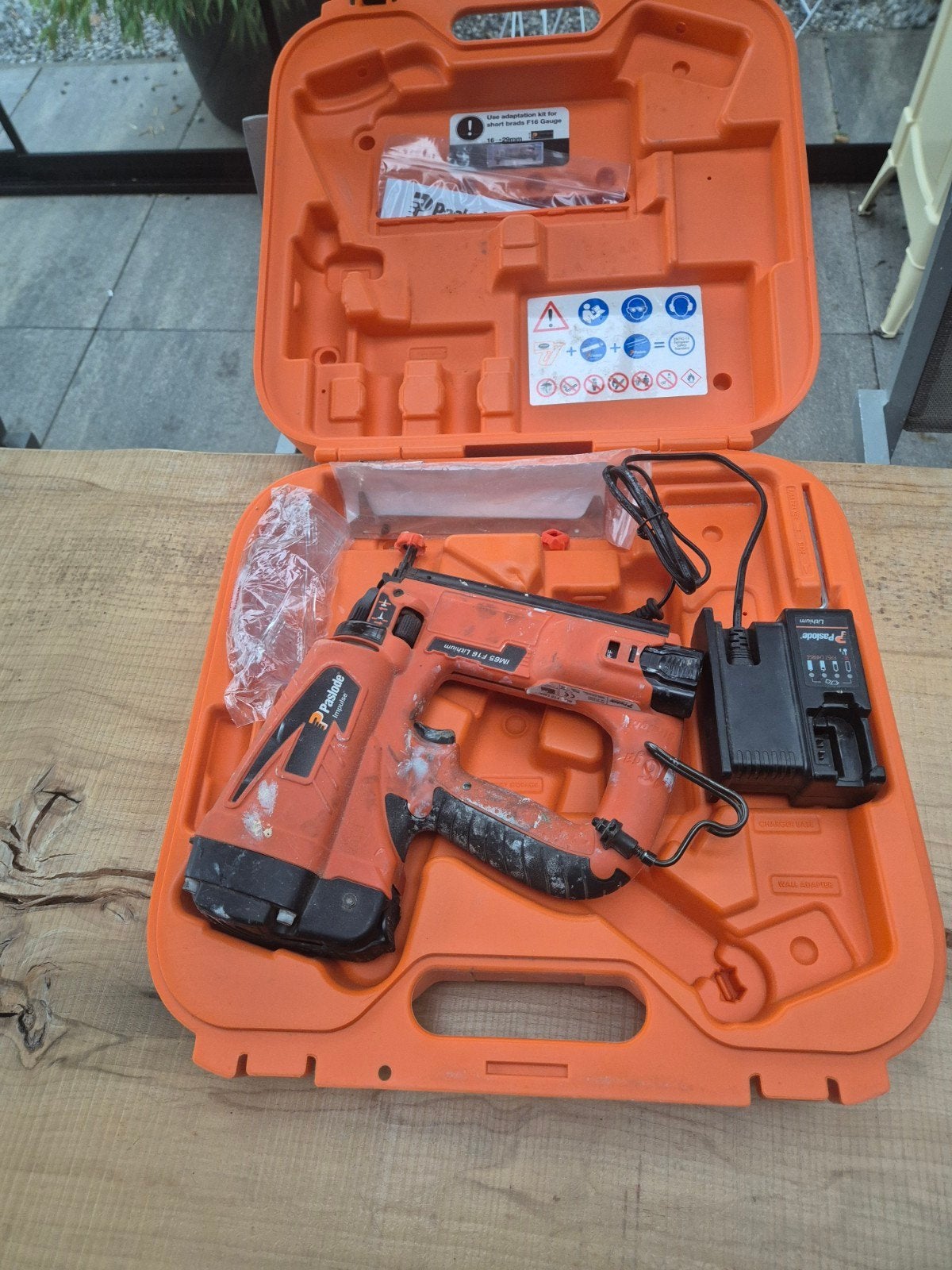 Paslode IM350+ Li-ion tacker met koffer en spijkers, Ophalen of Verzenden, Gebruikt