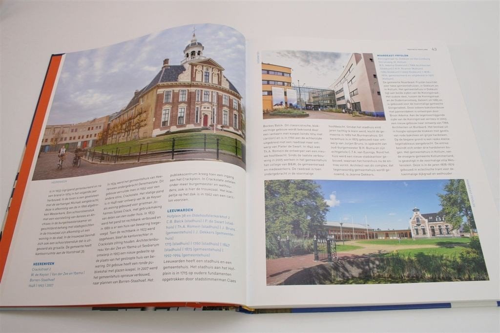 Gemeentehuizen in Nederland — Rijk geïllustreerd Fotoboek, Ophalen of Verzenden, Zo goed als nieuw