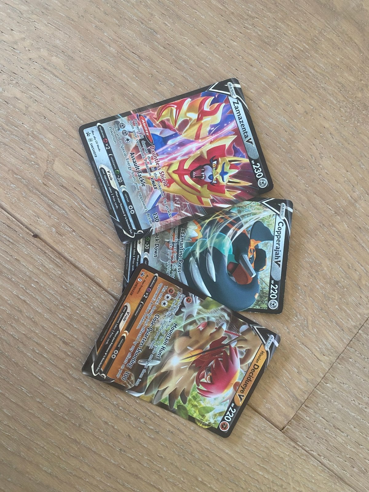 3 Pokémon V Kaarten: Zamazenta, Copperajah, decidueye, Ophalen of Verzenden, Zo goed als nieuw, Meerdere kaarten