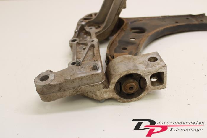 Draagarm rechts-voor van een Volkswagen Golf, Gebruikt, -, Volkswagen, -