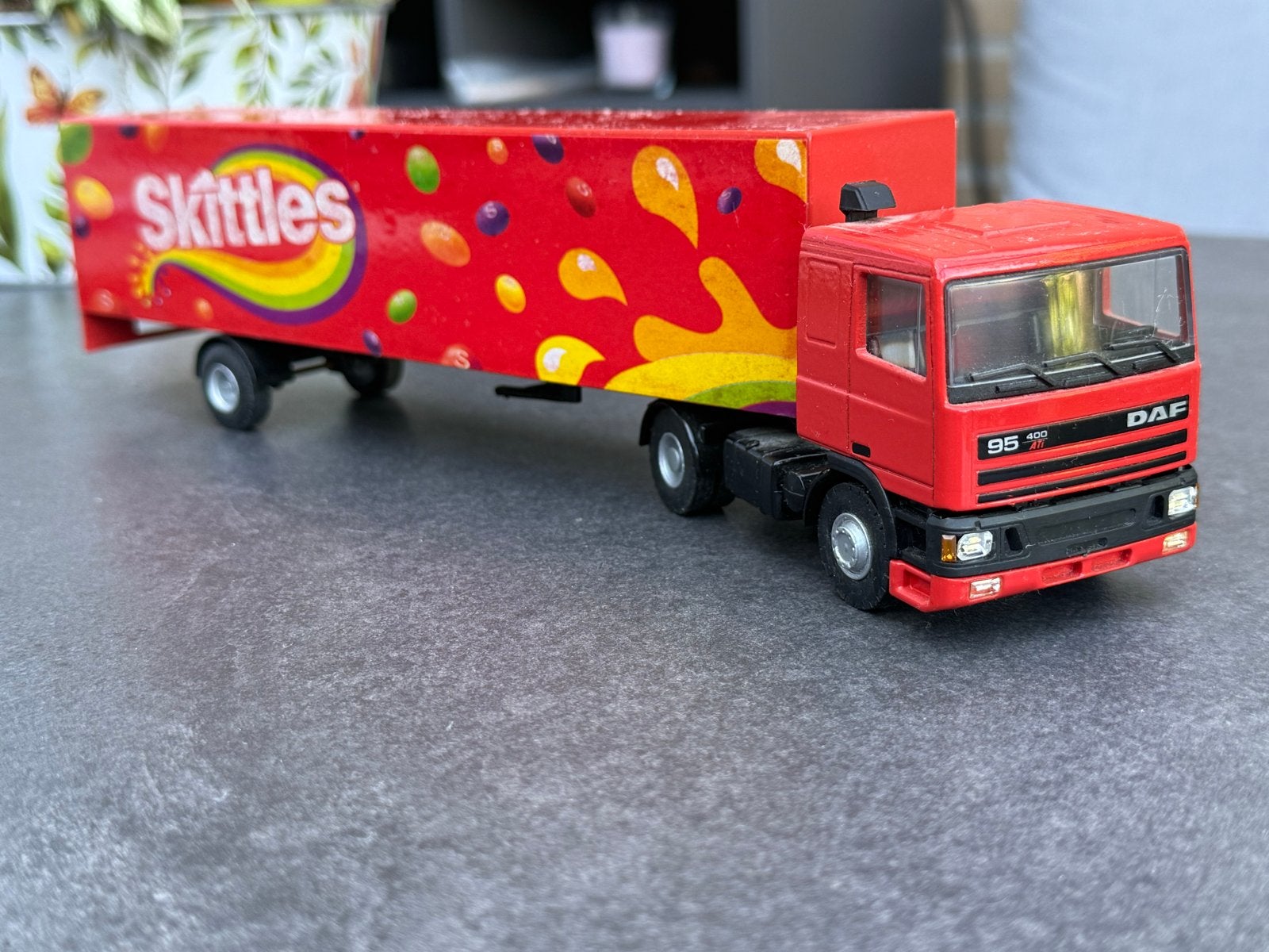 Modelauto DAF 95 ATI Skittles vrachtwagen Lion Car, Ophalen of Verzenden, Gebruikt, Bus of Vrachtwagen