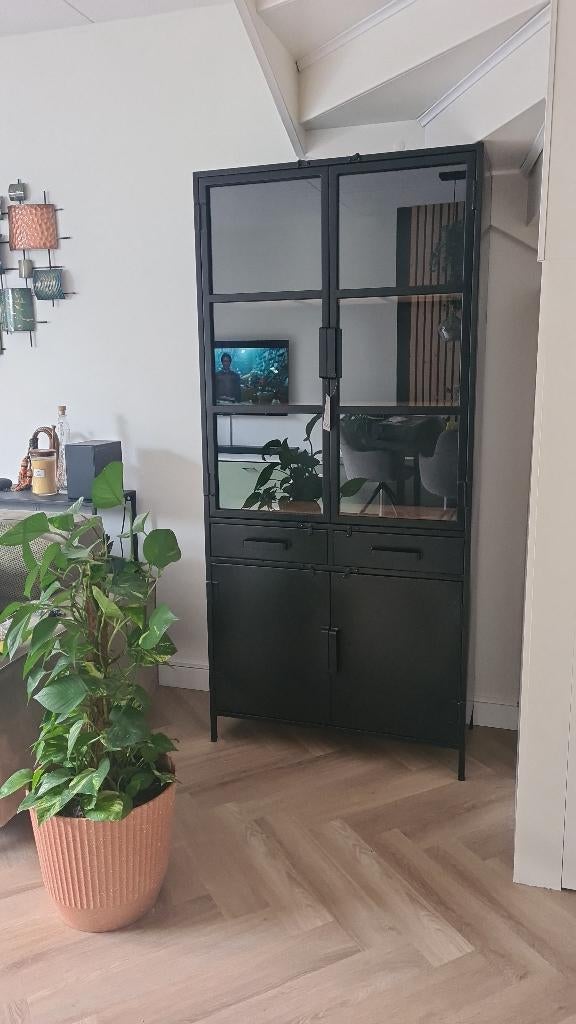Figue vitrinekast industrieel zwart / houten planken 90cm, Met deur(en), 50 tot 100 cm, Zo goed als nieuw, 25 tot 50 cm