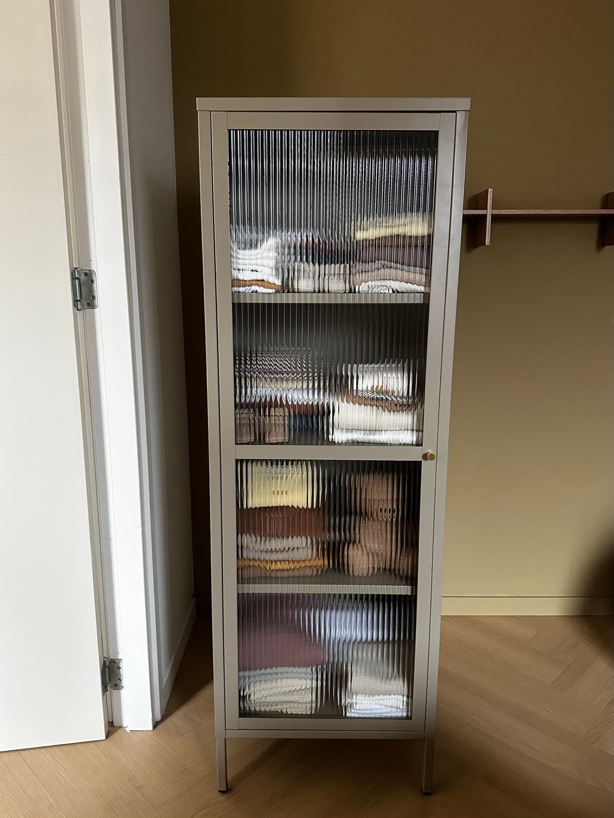 Mooie kast in camel/beige kleur van 1,5 week oud, Ophalen, Zo goed als nieuw