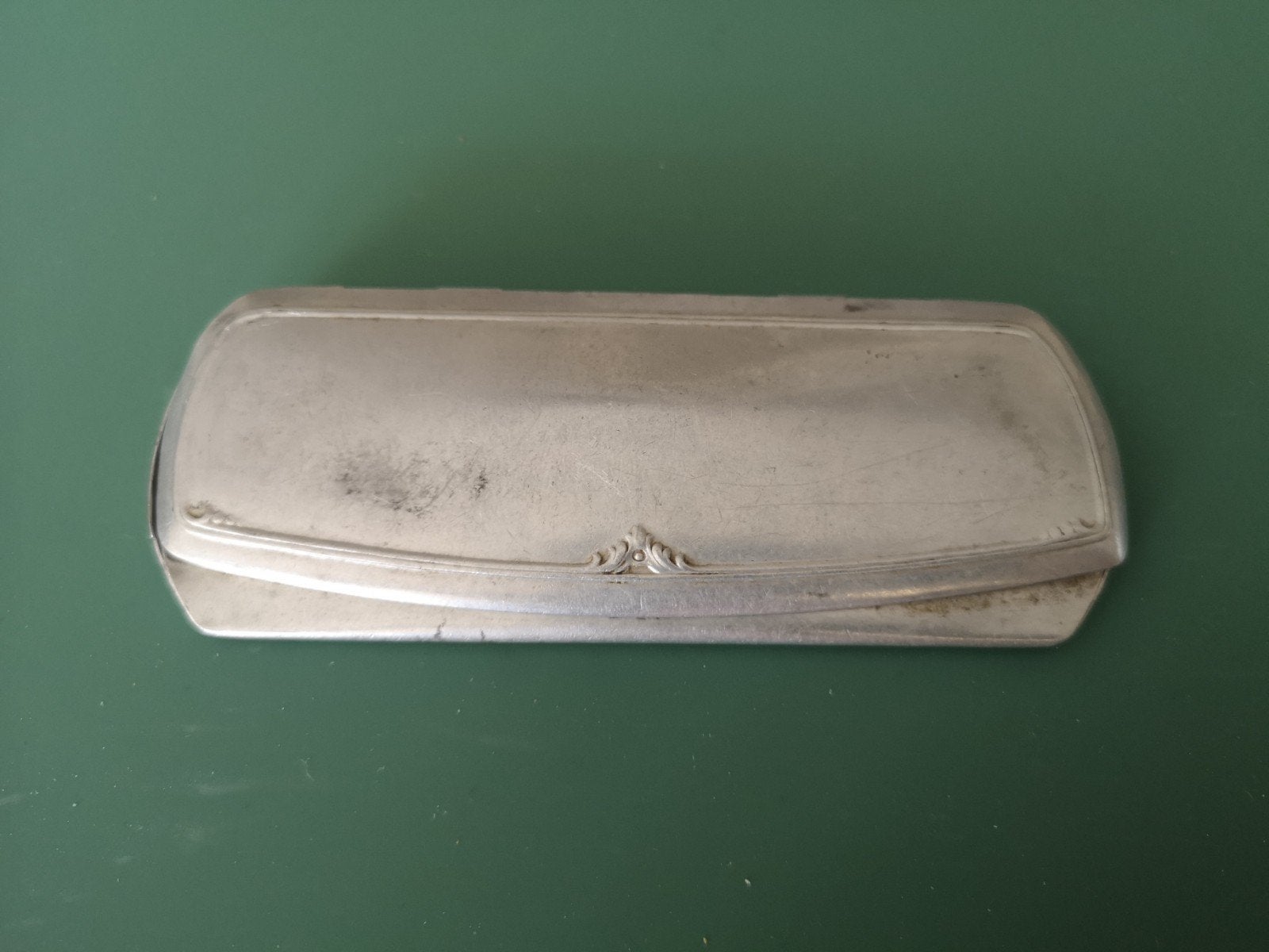 Vintage Zilverkleurige Platte Brillenkoker 12x5x1cm, Overige merken, Gebruikt, Ophalen of Verzenden, Grijs