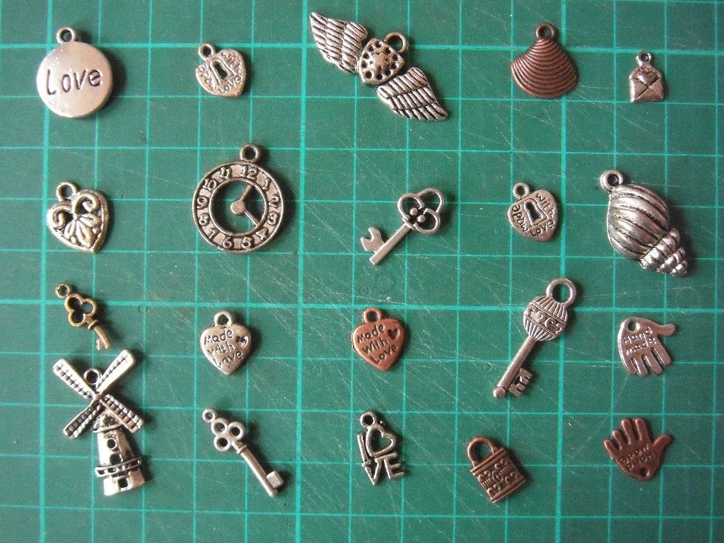 set van 20 metalen charms - liefde, Ophalen of Verzenden, Nieuw, Overige thema's, Overige typen