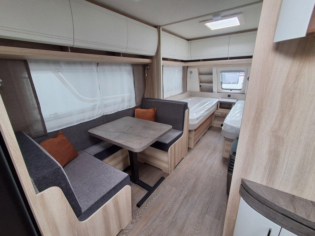 Hobby De Luxe 460 SL MODEL 2027, Caravans en Kamperen, Hobby, Tot en met 3, Overige, 2 aparte bedden
