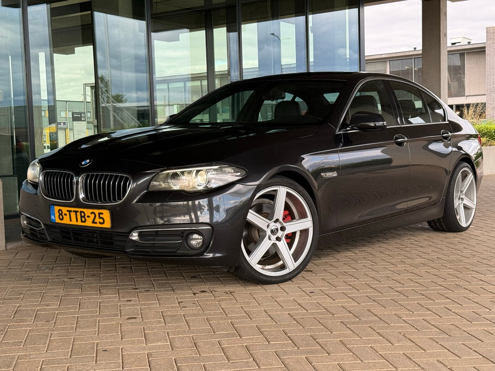 BMW 5-Serie 2.0 520I Facelift Sportstoelen NAP Leder, Auto's, Achterwielaandrijving, Traction-control, 4 cilinders, 2000 kg