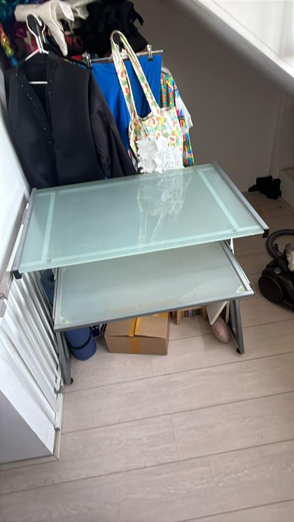 Gratis! Tekentafel met glazen blad en uitschuifbaar deel, Ophalen, Gebruikt, Minder dan 130 cm