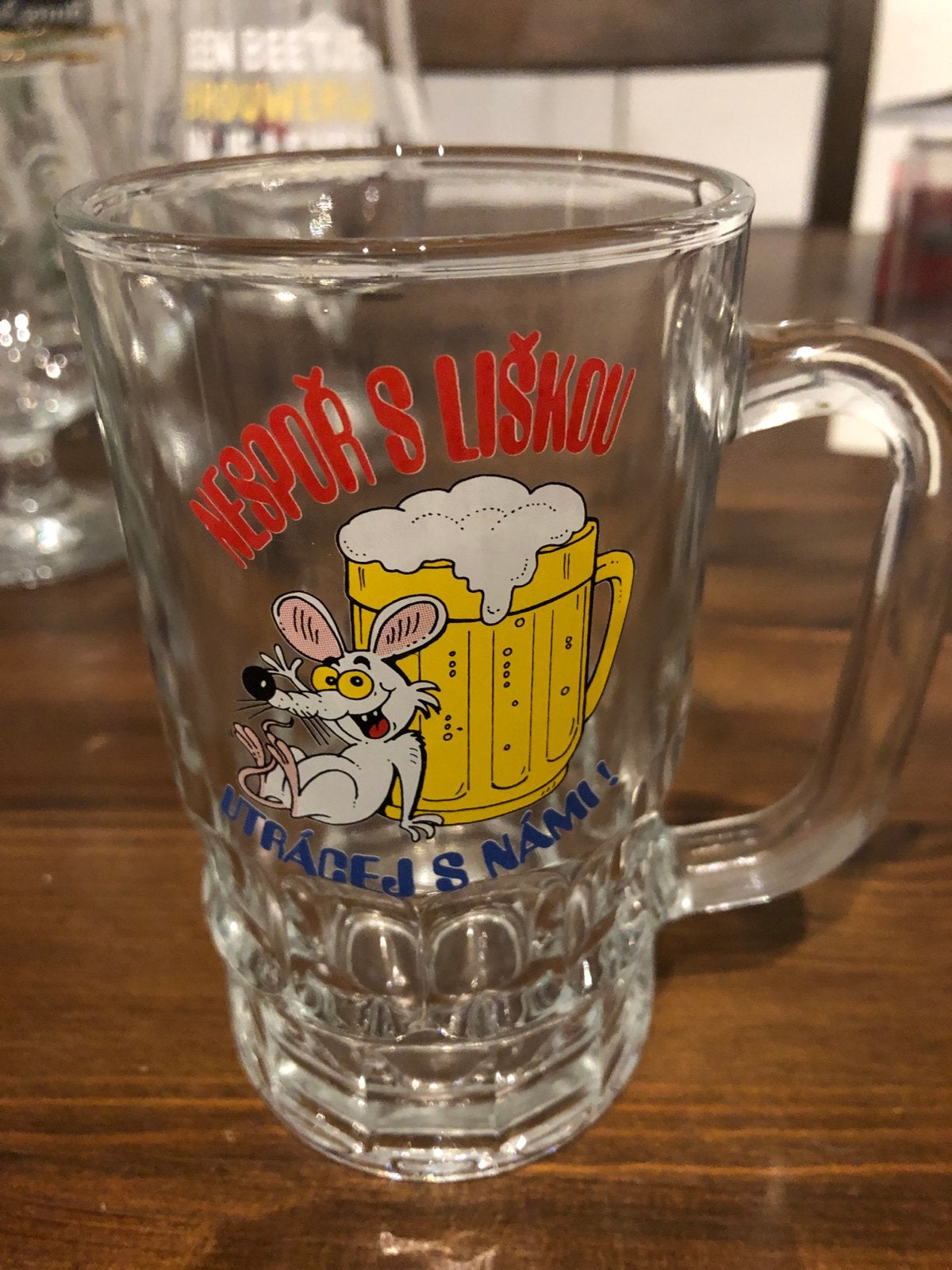 Grappige bierpul met muis en bier uit Tsjechië, Verzamelen, Glas en Borrelglaasjes, Ophalen, Gebruikt, Bierglas