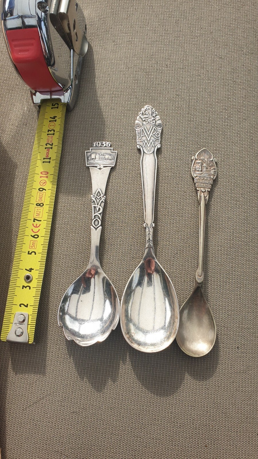 Set van 3 zilveren herinneringslepels, waaronder AVRO, Ophalen of Verzenden