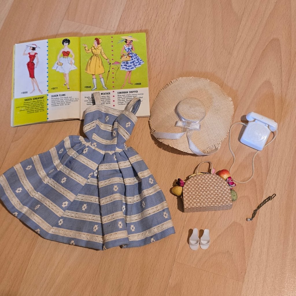 vintage Barbie 10 setjes + accessoires 1964   20 foto's, Ophalen of Verzenden, Zo goed als nieuw, Kleertjes