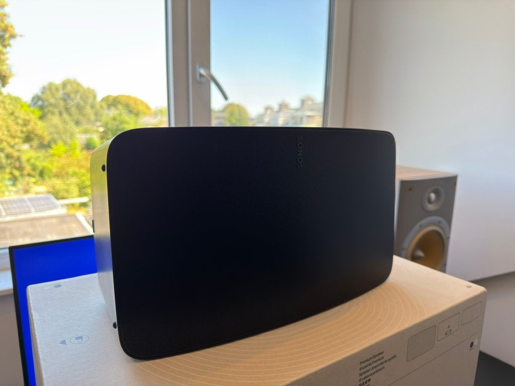 Sonos Five + Soundskins Hoes (wit), Audio, Tv en Foto, Luidsprekers, Ophalen, 120 tot 150 watt, Zo goed als nieuw, AUX-ingang