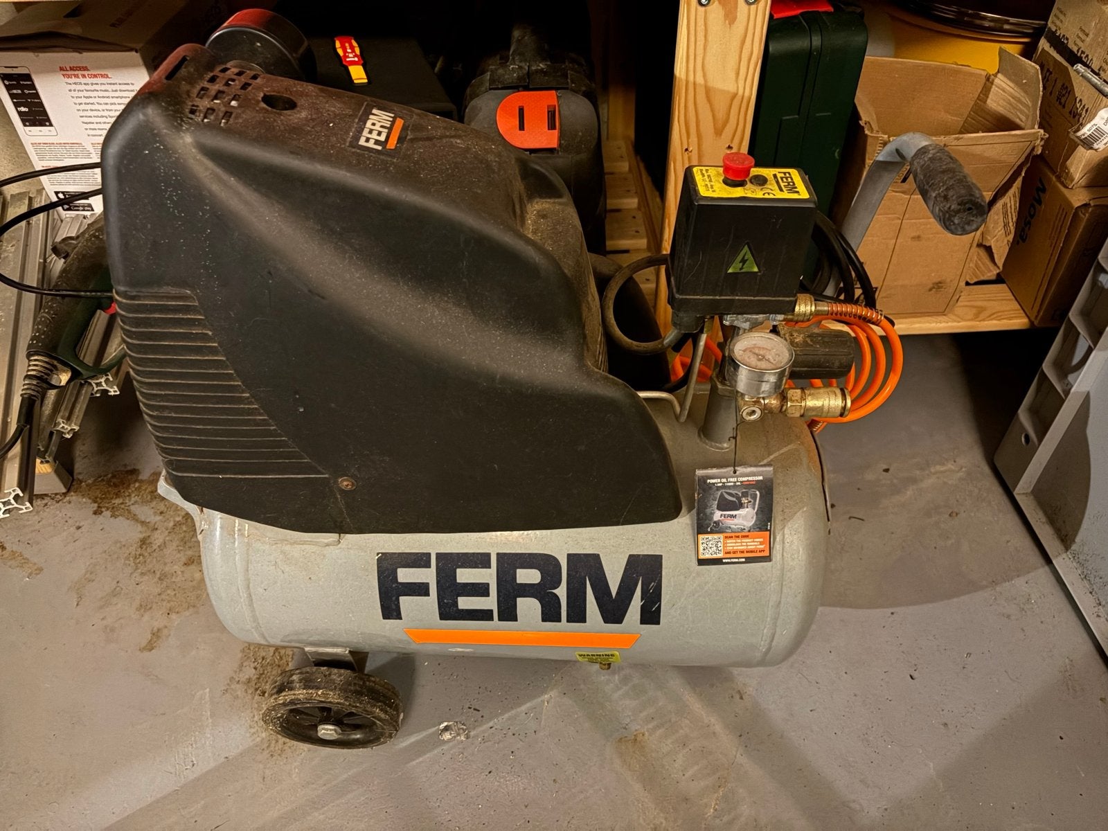 Ferm compressor, Doe-het-zelf en Verbouw, Ophalen, Gebruikt, 6 tot 10 bar, Minder dan 200 liter/min