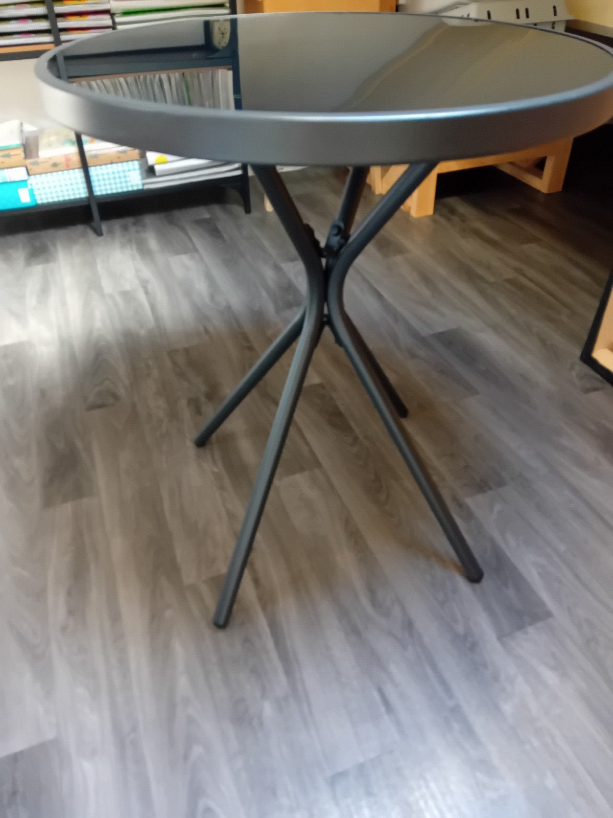 Ronde antraciet aluminium tafel met donker glazen blad, Ophalen, Gebruikt, Rond, Aluminium