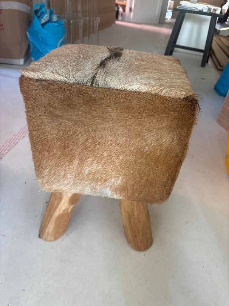 Uniek krukje met geiten vacht en houten poten, Ophalen, Gebruikt, Hout