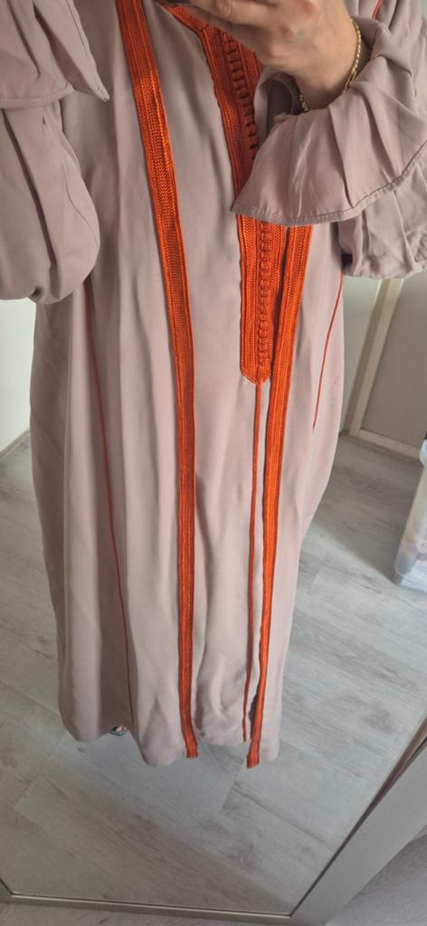 Tweedelige Abaya Beige met Oranje Sfiffa - Maat M/XL, Beige, Maat 46/48 (XL) of groter, Ophalen of Verzenden, Zo goed als nieuw