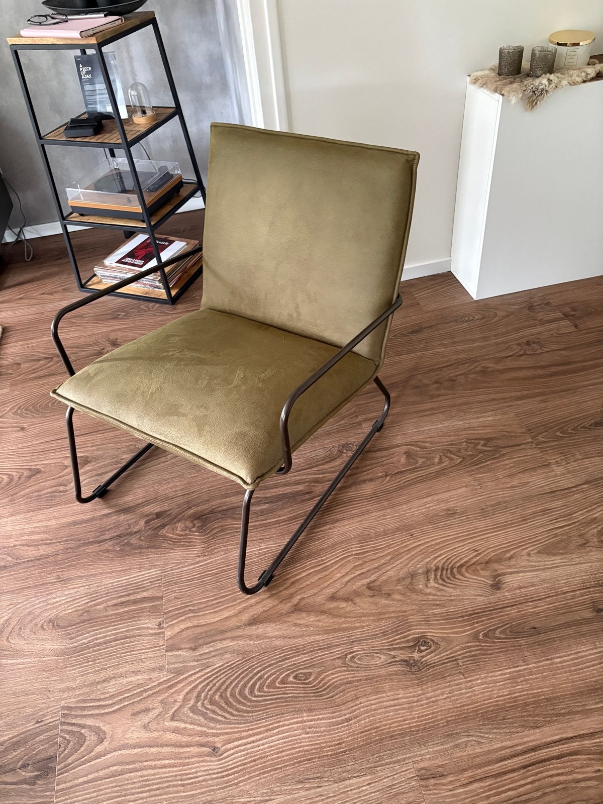 Comfortabele stoel met metalen frame en stoffen bekleding, Ophalen, Gebruikt, Overige kleuren, Metaal
