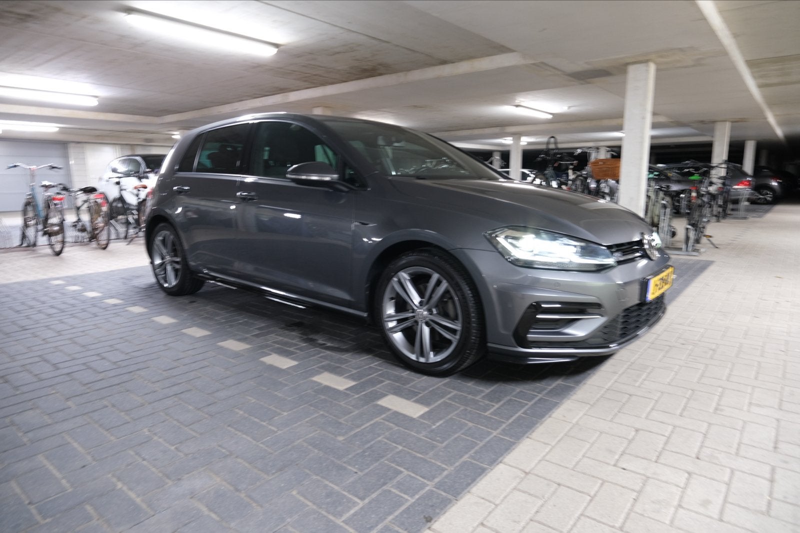 Volkswagen Golf 1.5 TSI R-Line | 7-DSG | CarPlay, Auto's, Volkswagen, 1498 cc, Euro 6, 4 cilinders, Alcantara