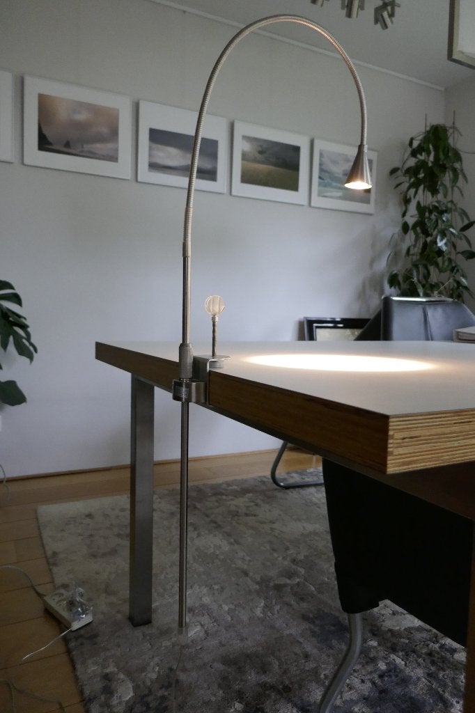 Foto 6 van Zeer flexibele LED tafellamp met tafelblad klem
