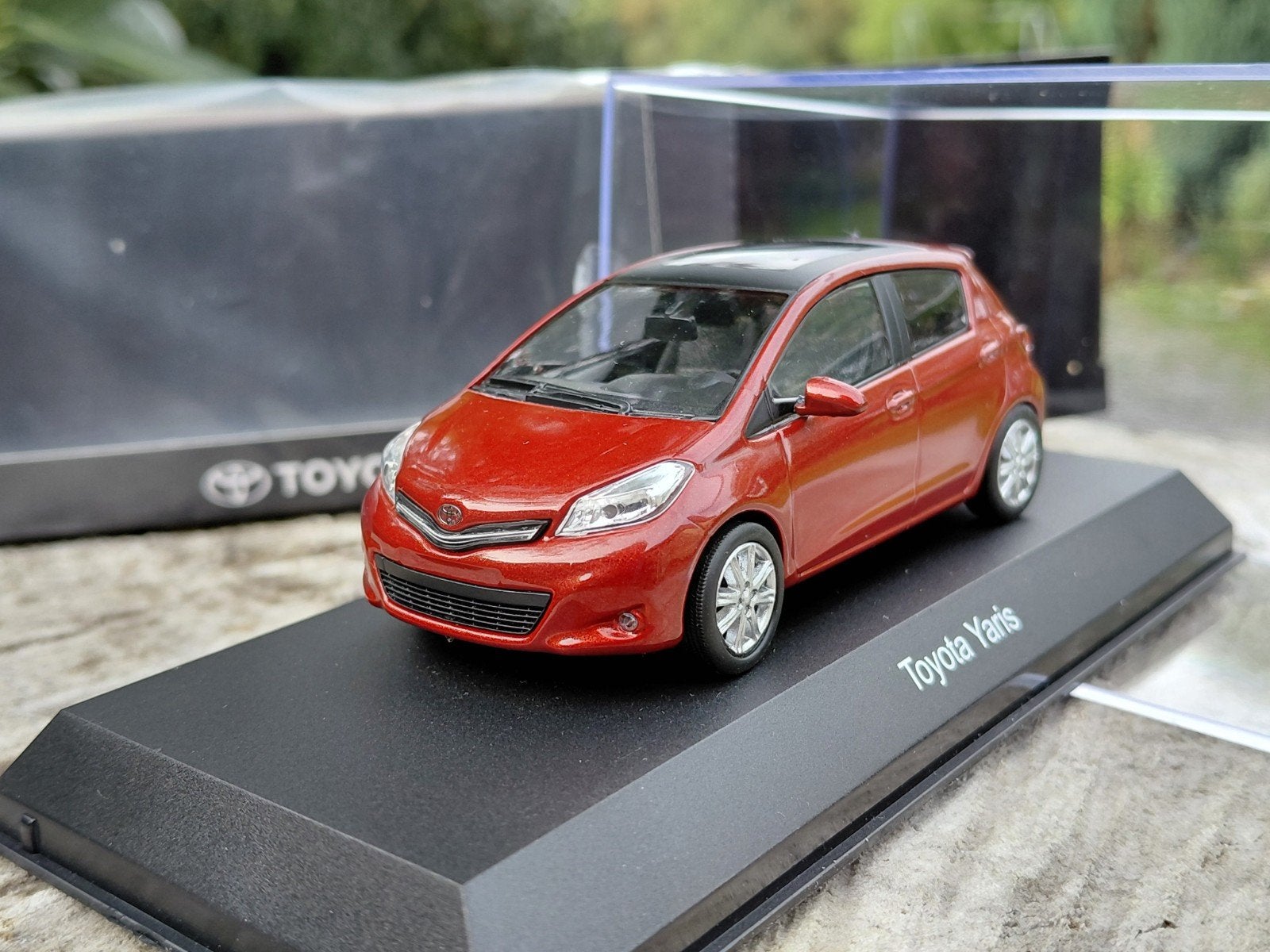Toyota Yaris mk3 (XP13) ph1 2011-2014 rood 1/43 Kyosho, Ophalen of Verzenden, Nieuw, Auto, Kyosho