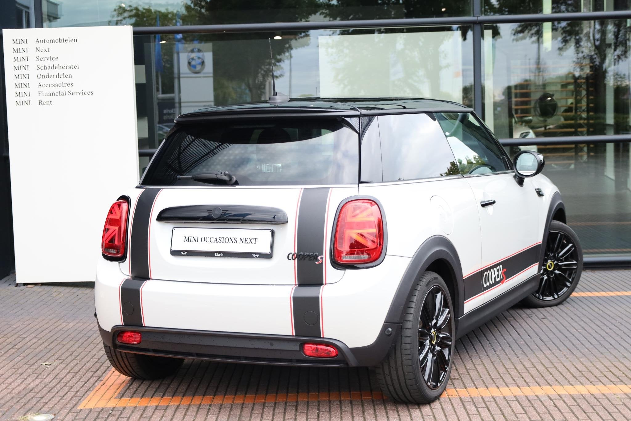 MINI Electric | Leder | Stoelverwarming | Parkeersensoren |, Auto's, 4 stoelen, Origineel Nederlands, 184 pk, Te koop