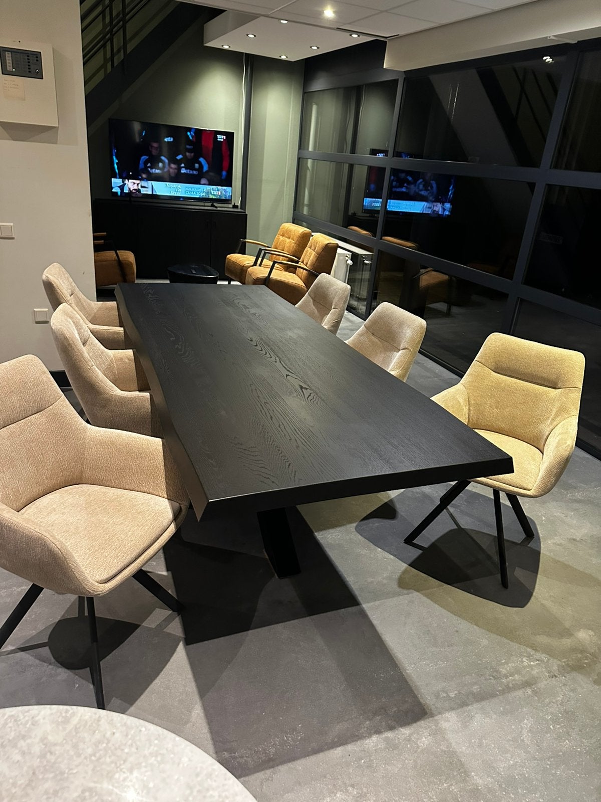 Chique zwart boomstamtafel van eikenhout NIEUW IN DOOS, 100 tot 150 cm, Industrieel, modern of landelijk interieur., Eikenhout