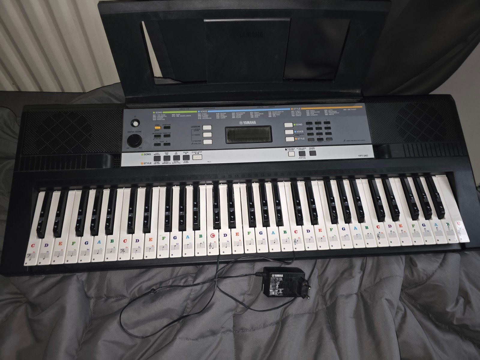 Yamaha YPT-240 keyboard