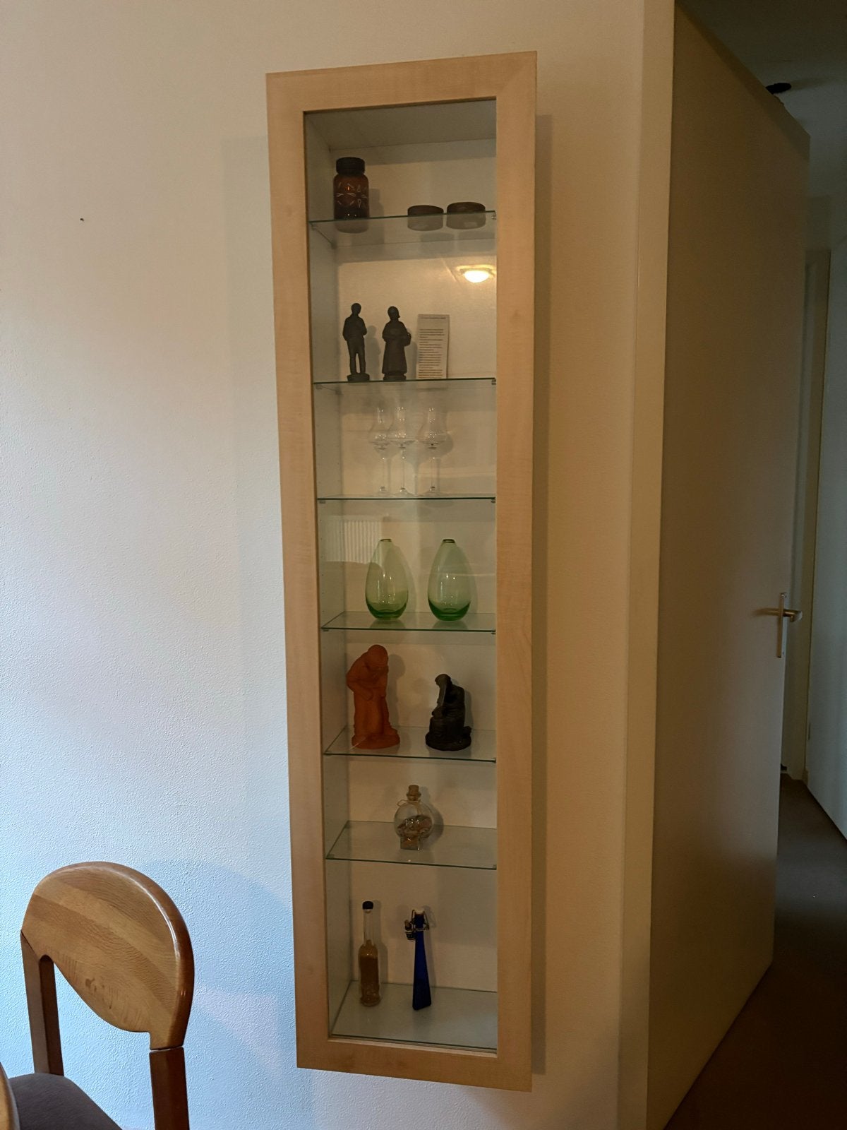 Mooie hangende vitrinekast met glazen planken, Ophalen, Gebruikt