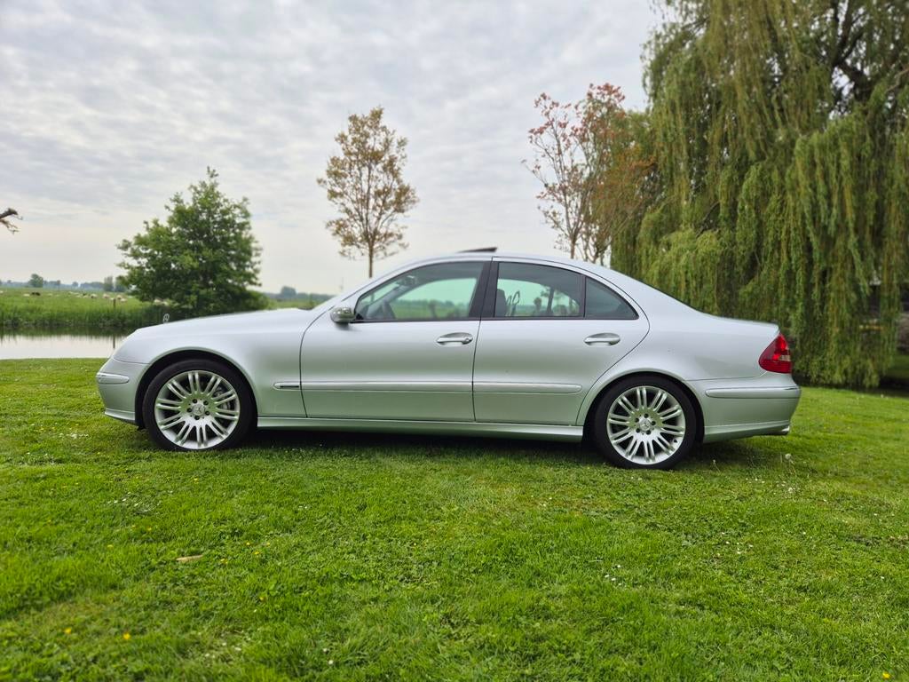 Mercedes-Benz  E350 2005 YOUNGTIMER sportpakket 66000km!!, Auto's, Automaat, Achterwielaandrijving, 1800 kg, 272 pk