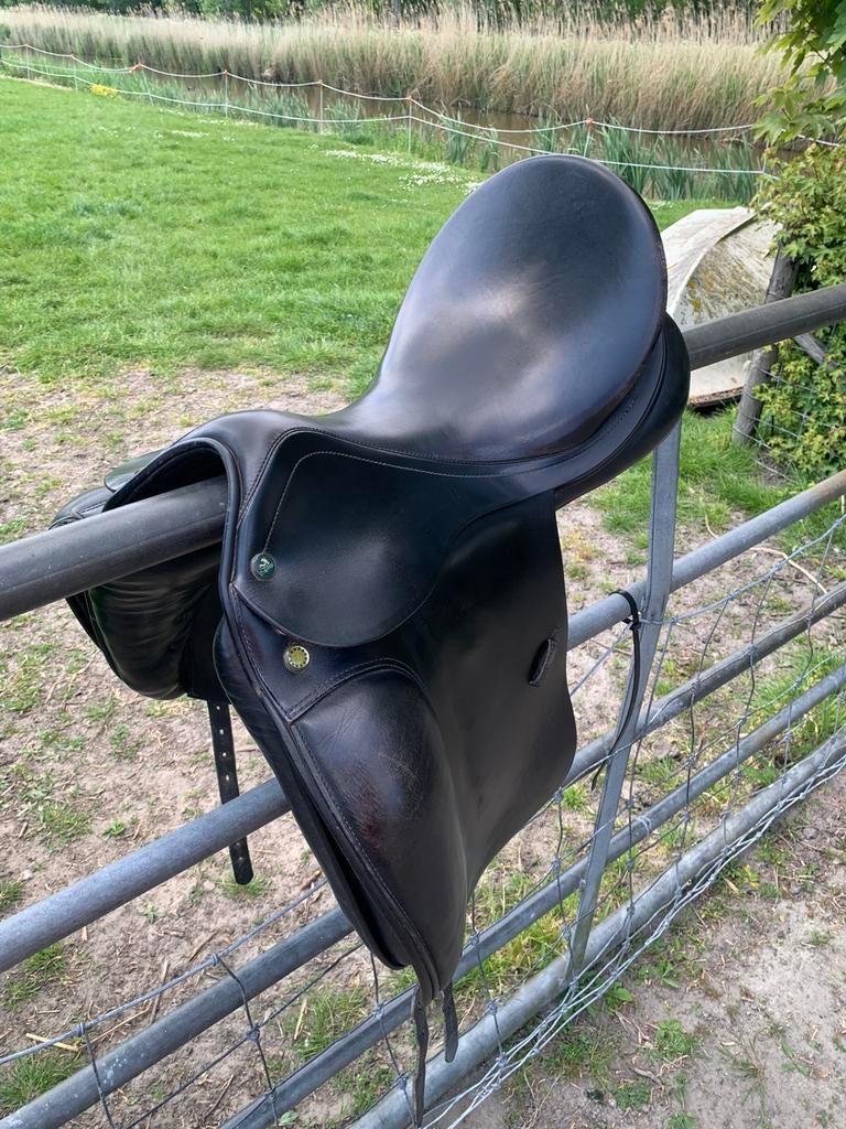 Prestige Dressuurzadel - 17 inch - recent opgevuld., Dieren en Toebehoren, Paarden en Pony's | Zadels, Ophalen of Verzenden, Zo goed als nieuw