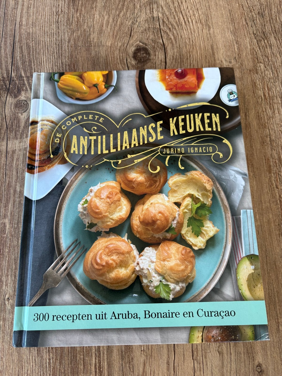 De Complete Antilliaanse Keuken - Jurino Ignacio, Boeken, Kookboeken, Ophalen of Verzenden, Gelezen, Overige gebieden, Voorgerechten en Soepen