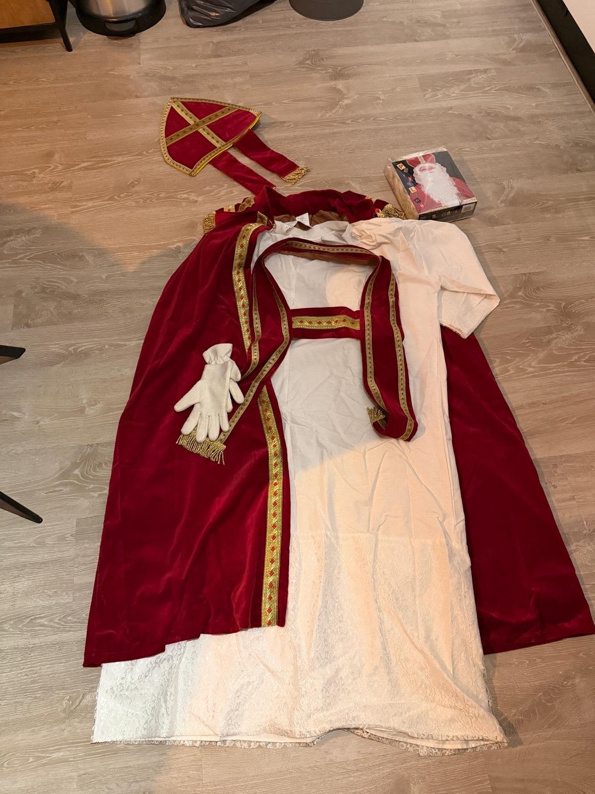 Sinterklaas pak, Diversen, Ophalen