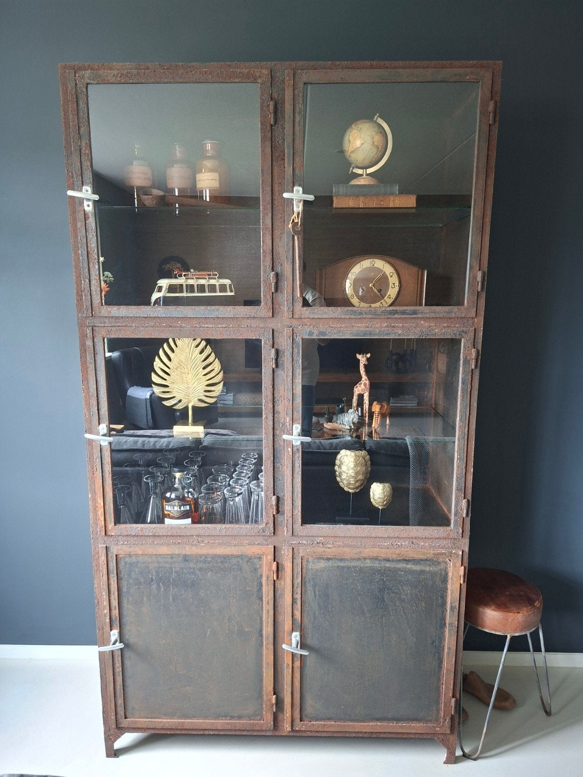 Industriële vitrinekast/dressoir van metaal en glas, Huis en Inrichting, Kasten | Boekenkasten, Ophalen, Met deur(en), 100 tot 150 cm