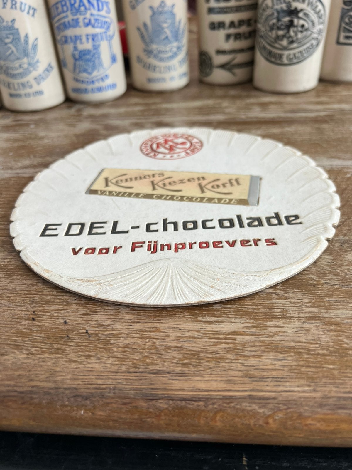 Oud kartonnen bordje A’damse chocolade fabriek F Korff, Ophalen of Verzenden, Gebruikt, Reclamebord
