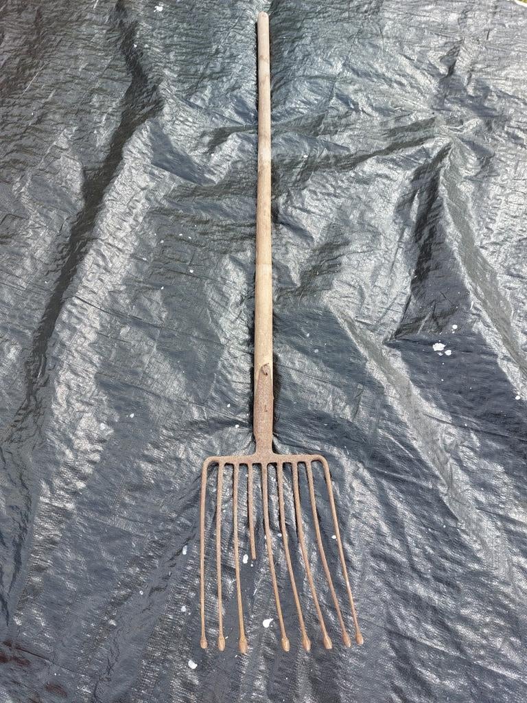 Oude aardappelriek hooivork / mestvork met houten steel, Antiek en Kunst, Antiek | Gereedschap en Instrumenten, Ophalen