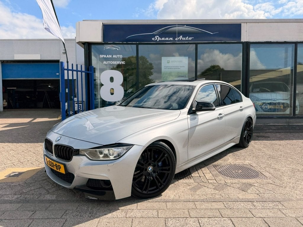 BMW 3-serie 335i xDrive High Executive | PANO | LEER | H&K |, Auto's, Euro 5, Zwart, Leder, Bedrijf